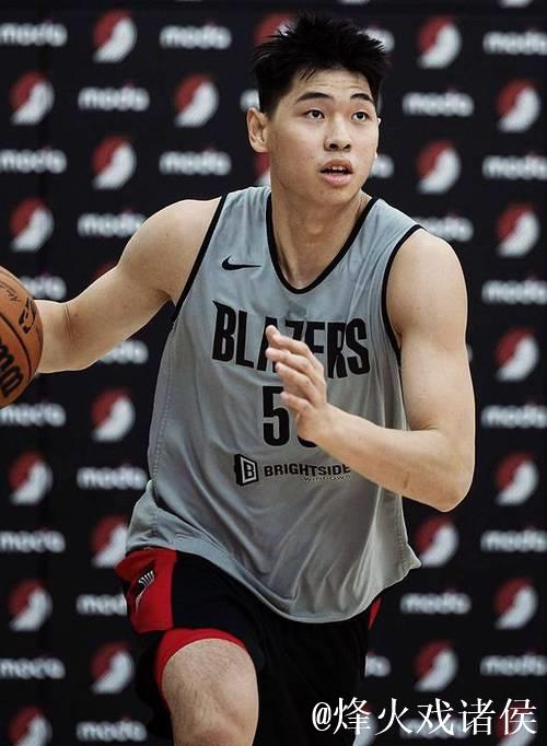 崔永熙NBA季前赛初登场 8分钟内收获1分2篮板 崔永熙NBA季前赛初登场 8分钟内收获1分2篮板